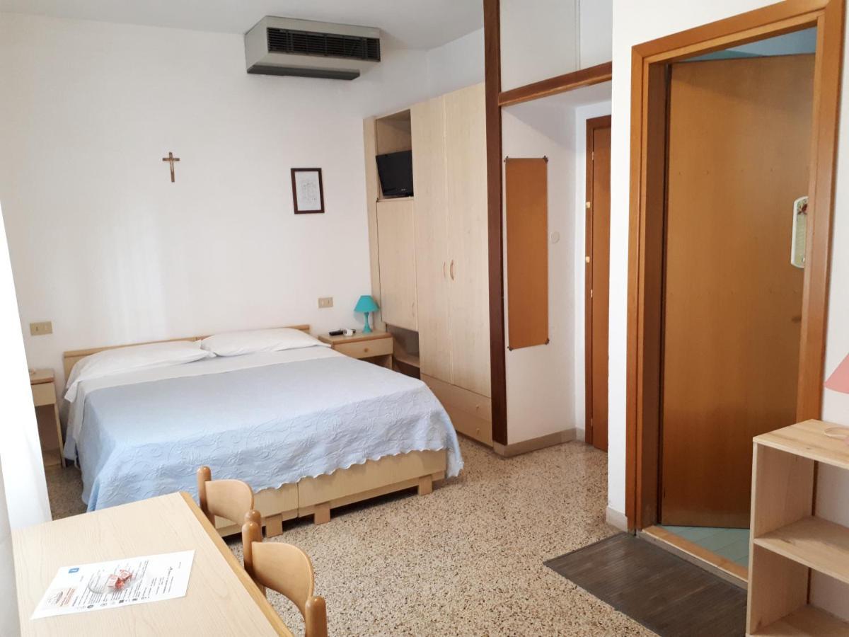 Hotel Villa Dina Jesolo Extérieur photo