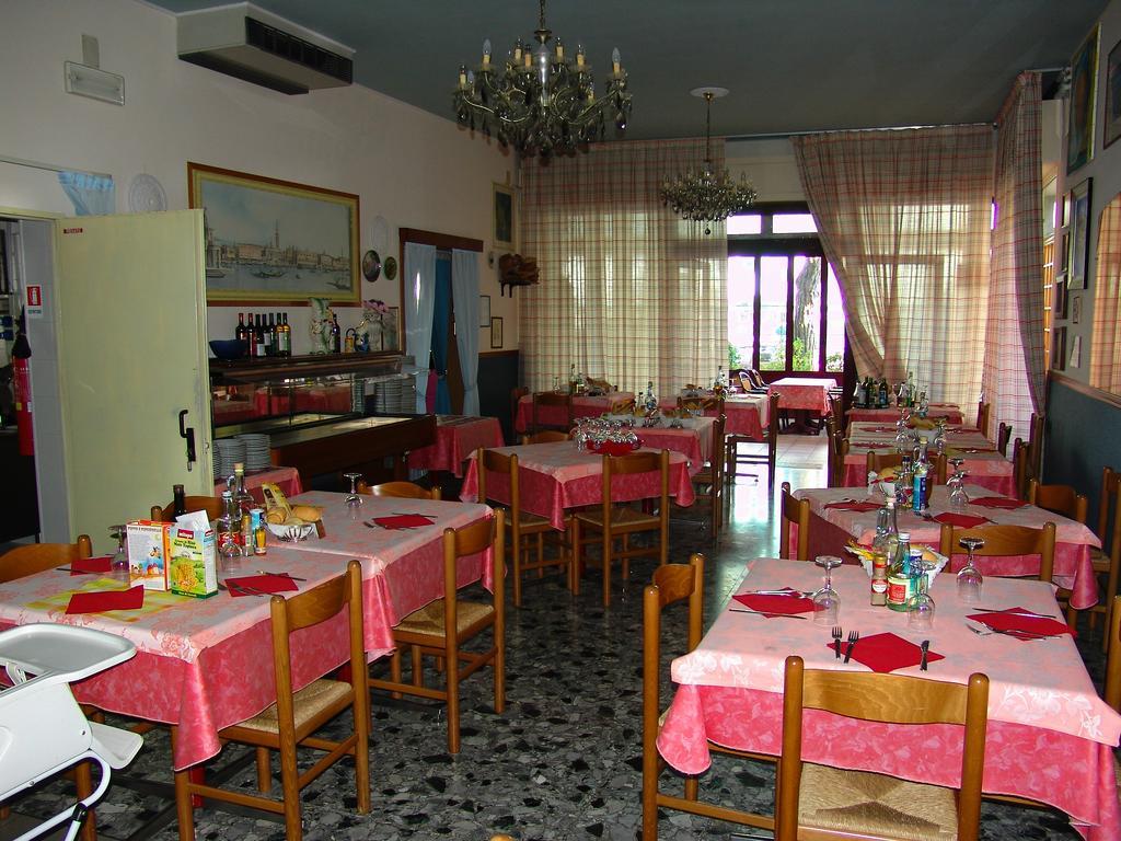 Hotel Villa Dina Jesolo Extérieur photo
