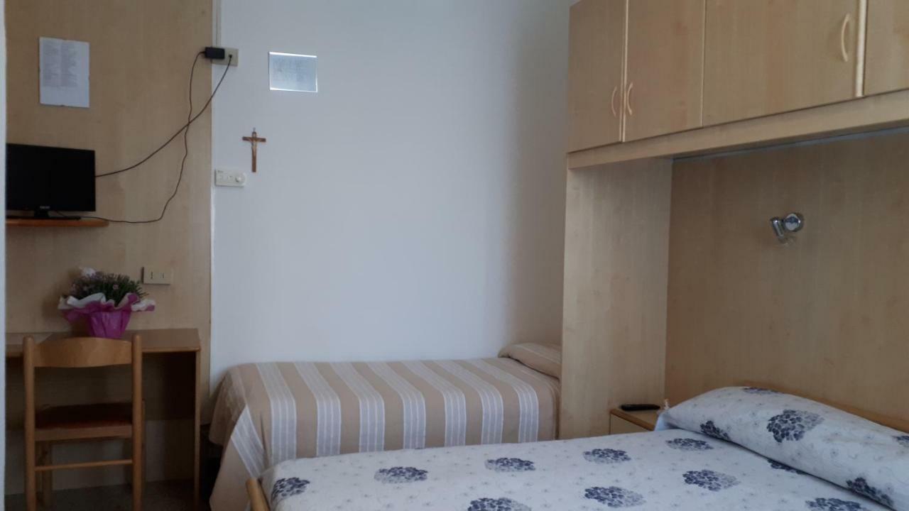 Hotel Villa Dina Jesolo Extérieur photo