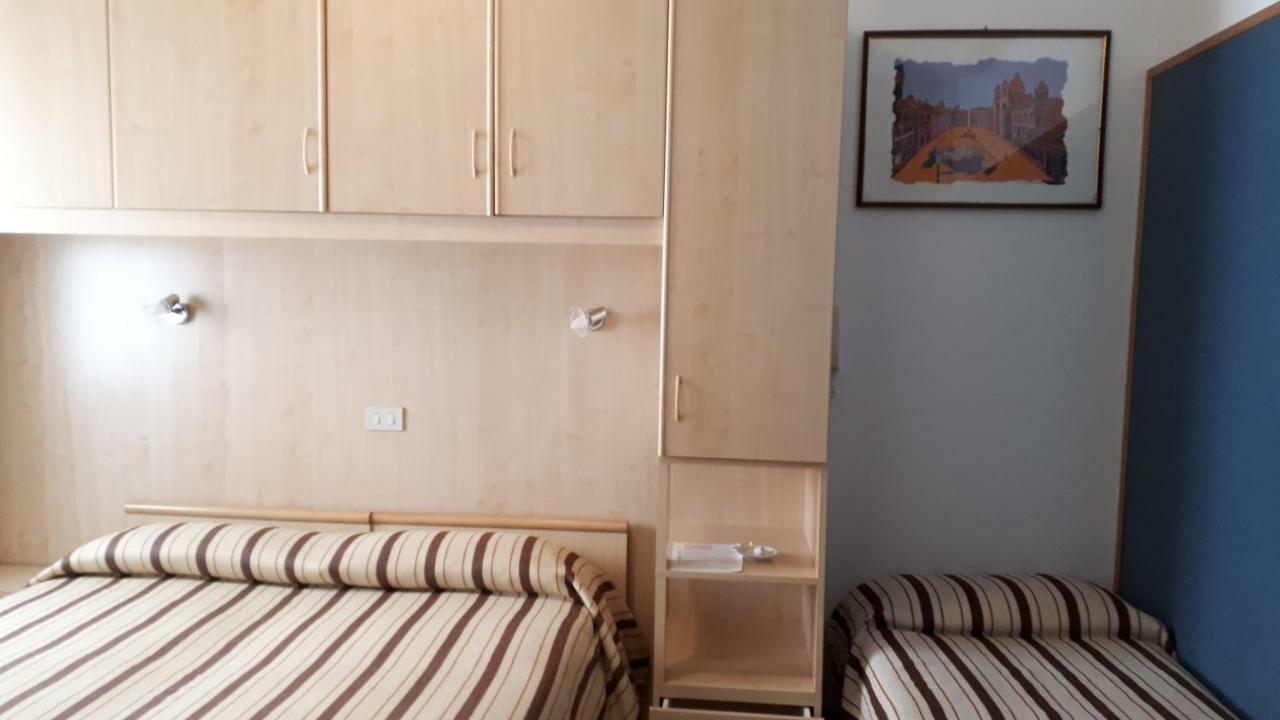 Hotel Villa Dina Jesolo Extérieur photo