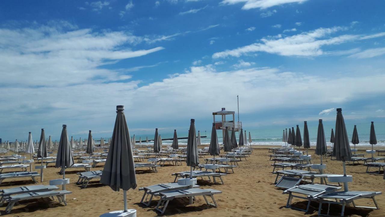 Hotel Villa Dina Jesolo Extérieur photo