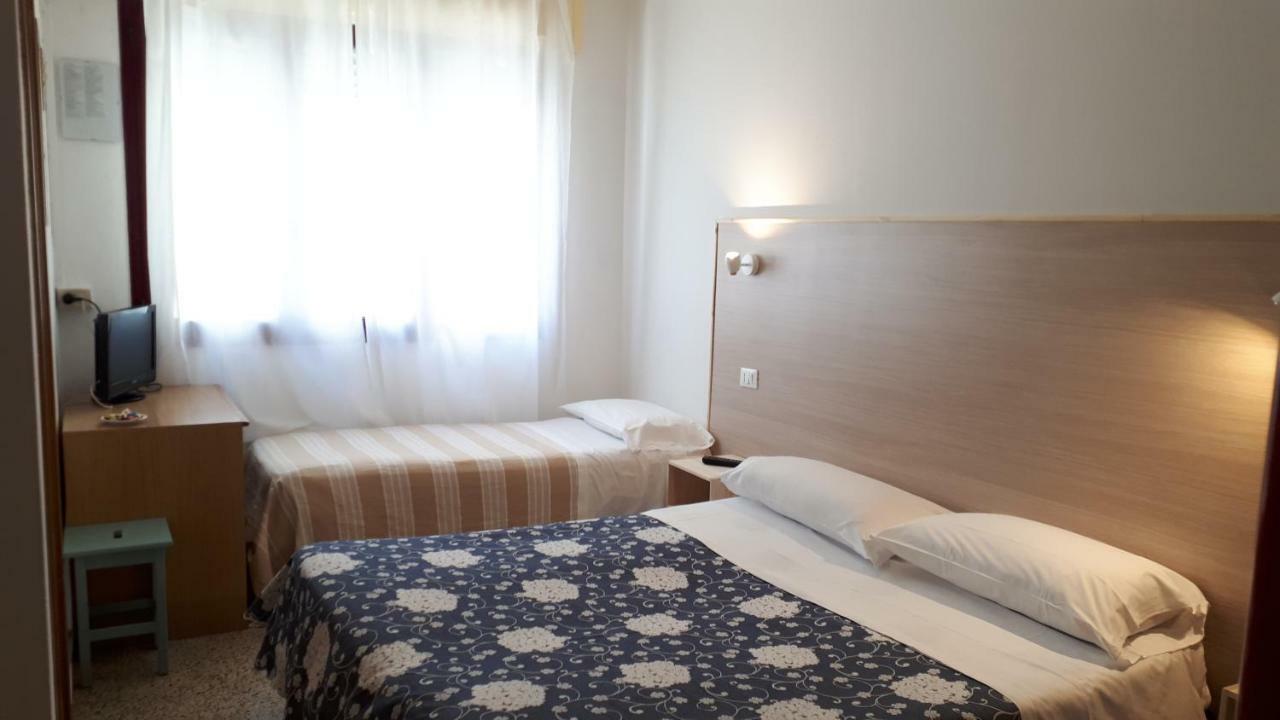 Hotel Villa Dina Jesolo Extérieur photo